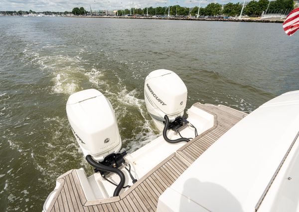 Sea Ray 320 image