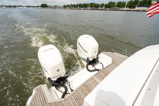 Sea Ray 320 image