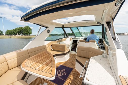 Sea Ray 320 image