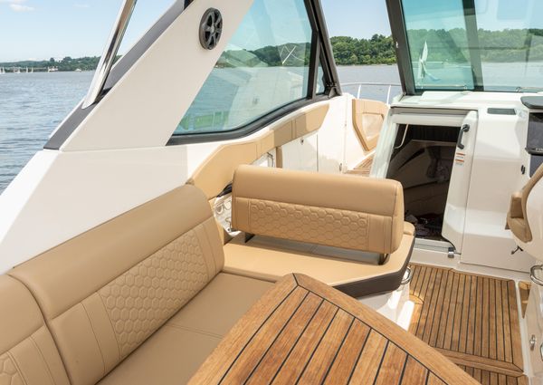 Sea Ray 320 image