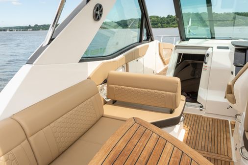 Sea Ray 320 image