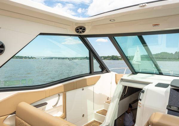 Sea Ray 320 image