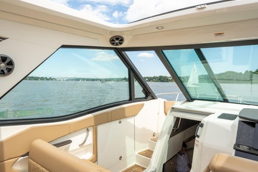 Sea Ray 320 image