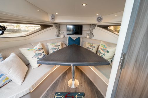 Sea Ray 320 image