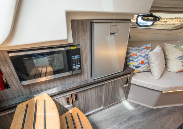 Sea Ray 320 image