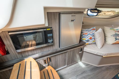 Sea Ray 320 image