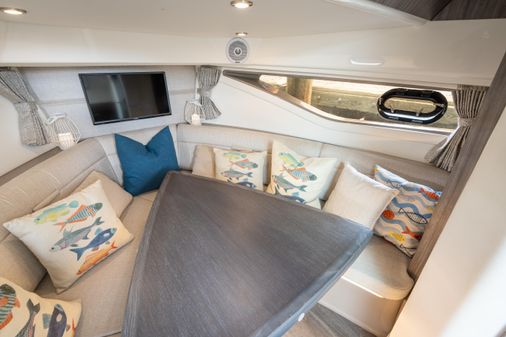 Sea Ray 320 image