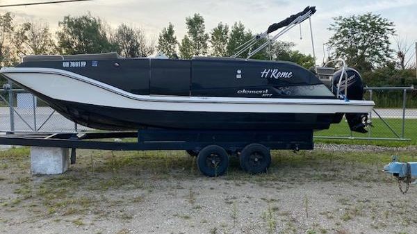 Bayliner Element XR7 