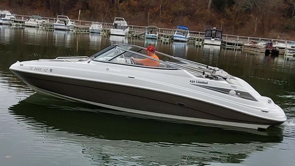 Yamaha Boats 232 Limited 