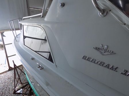 Bertram 31 Express image