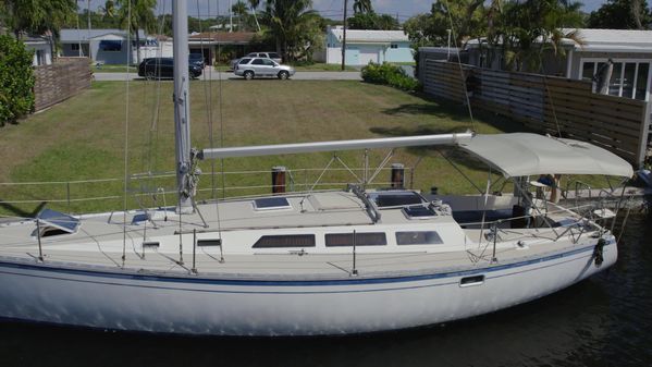 O'Day 39 Aft Cockpit 4ft 9in Draft image