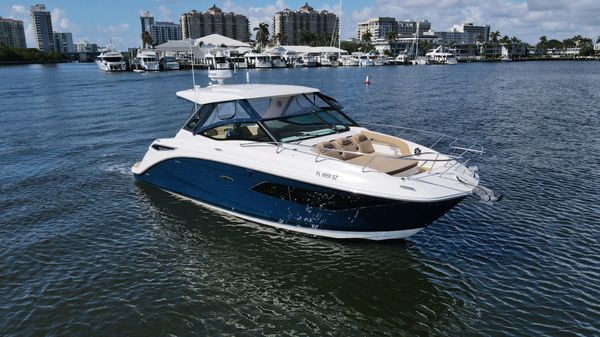 Sea Ray 320 Sundancer image