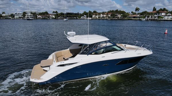 Sea Ray 320 Sundancer image