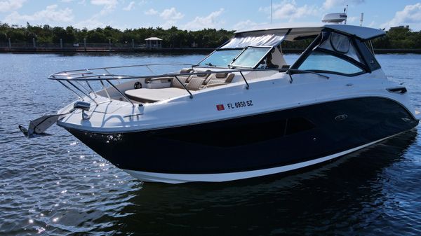 Sea Ray 320 Sundancer image