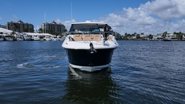 Sea Ray 320 Sundancer image