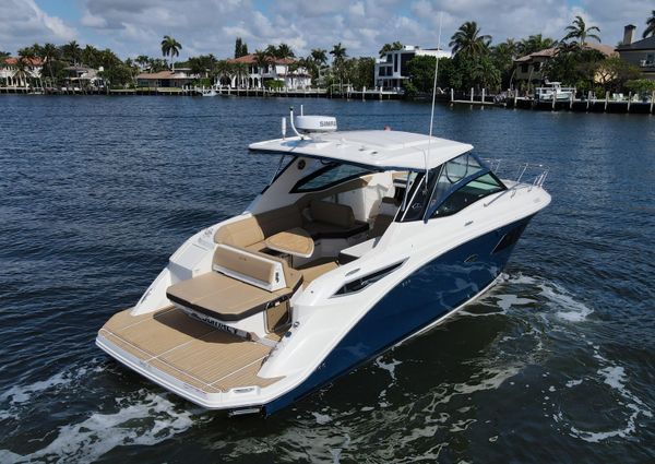 Sea Ray 320 Sundancer image