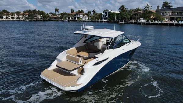 Sea Ray 320 Sundancer image