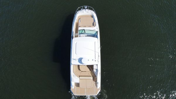 Sea Ray 320 Sundancer image