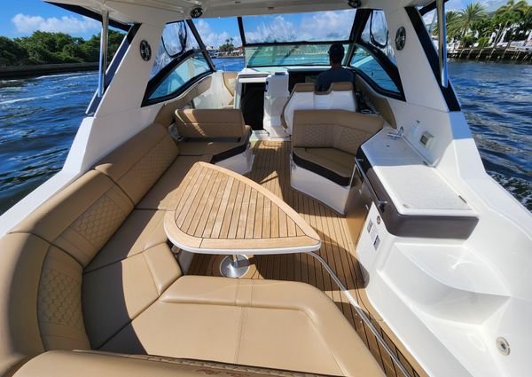 Sea Ray 320 Sundancer image