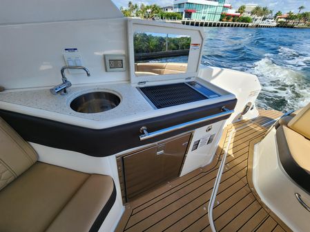 Sea Ray 320 Sundancer image