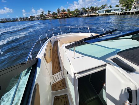 Sea Ray 320 Sundancer image