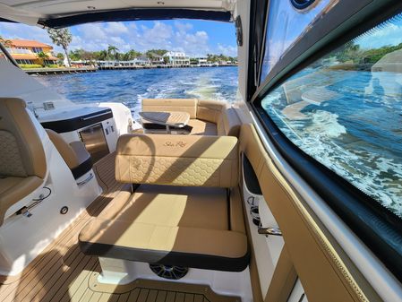 Sea Ray 320 Sundancer image