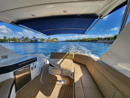 Sea Ray 320 Sundancer image