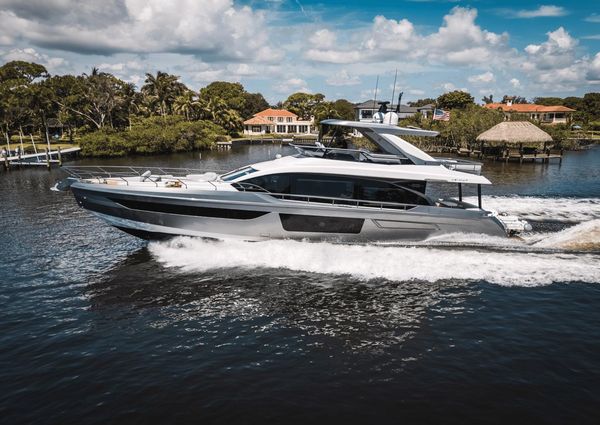 Azimut 68 image