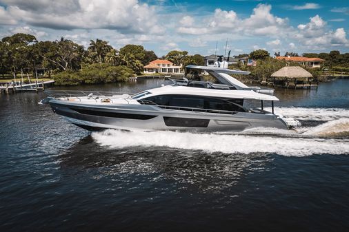 Azimut 68 image