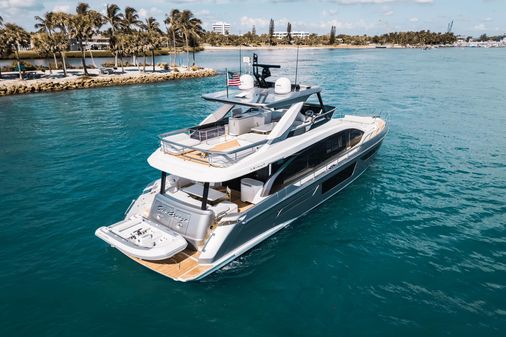 Azimut 68 image