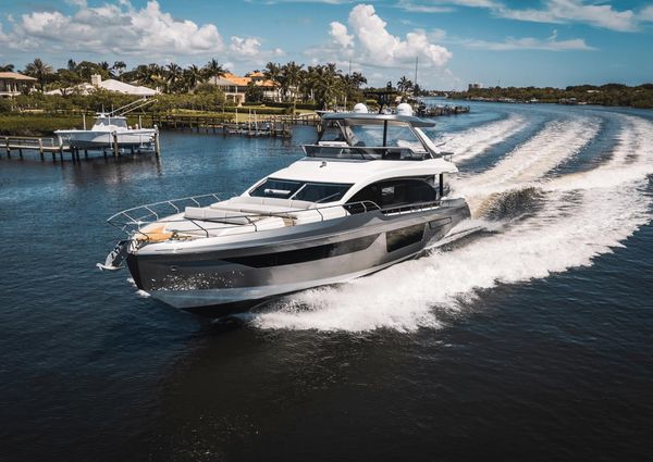 Azimut 68 image