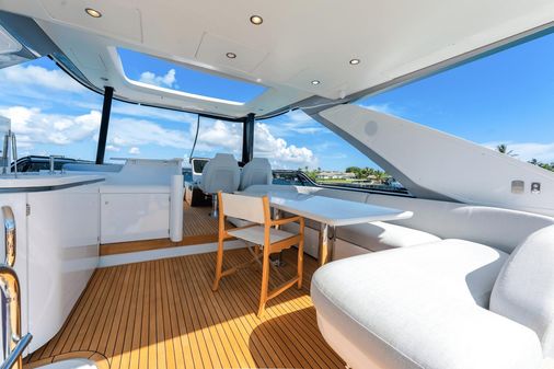 Azimut 68 image