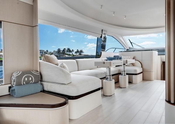 Azimut 68 image