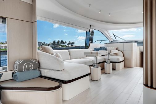 Azimut 68 image