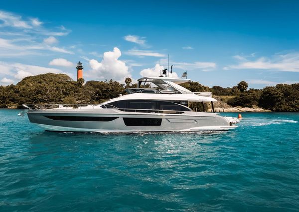 Azimut 68 image