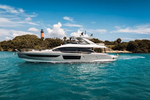 Azimut 68 image