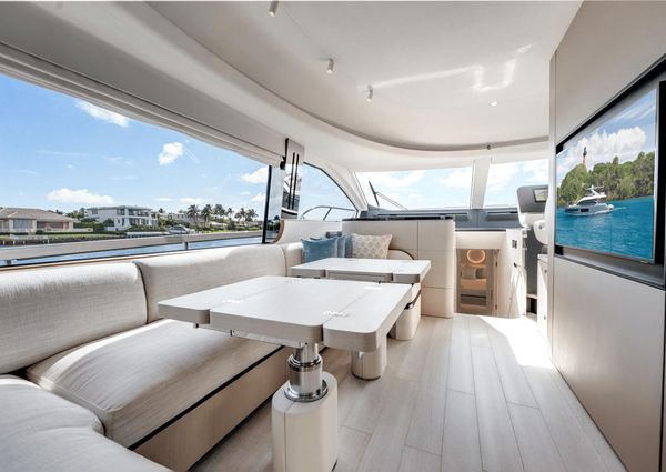 Azimut 68 image