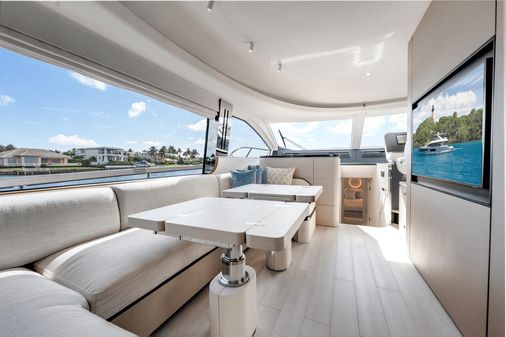 Azimut 68 image