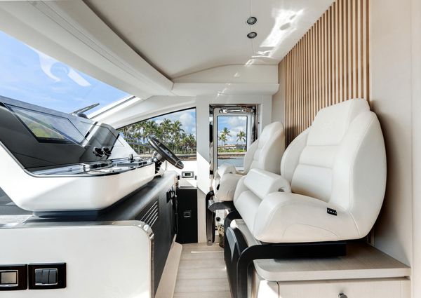 Azimut 68 image