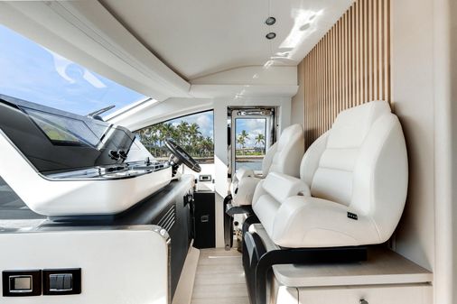 Azimut 68 image