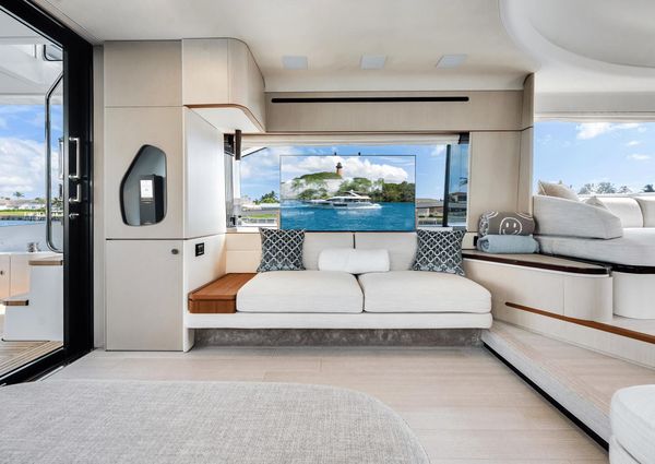 Azimut 68 image