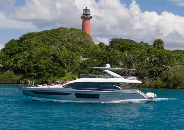 Azimut 68 image