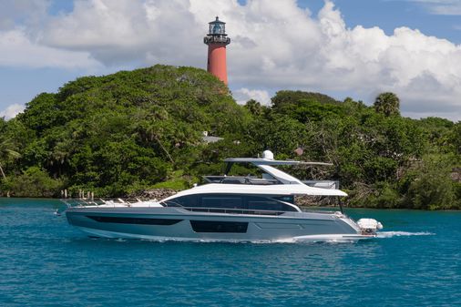 Azimut 68 image