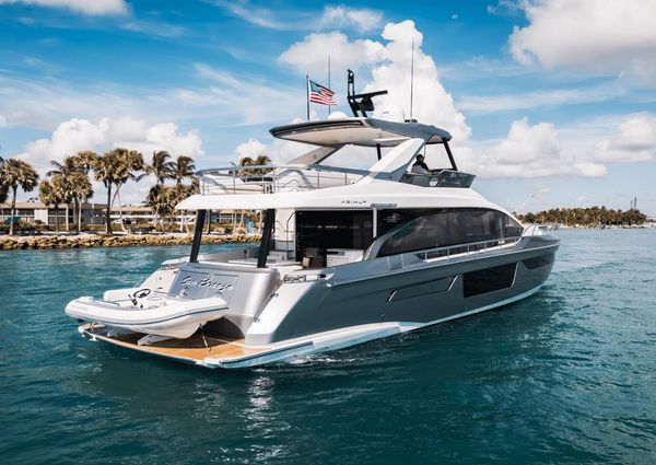 Azimut 68 image