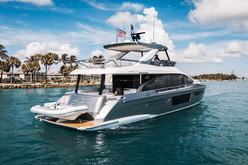 Azimut 68 image