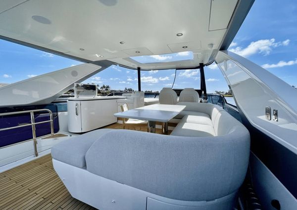 Azimut 68 image