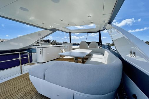 Azimut 68 image