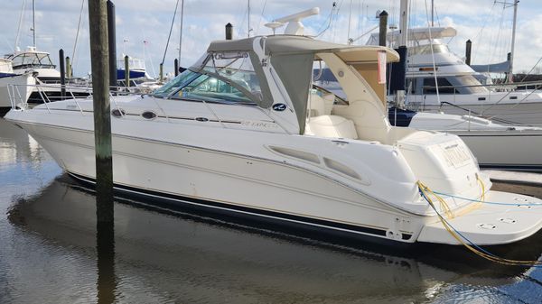 Sea Ray 410 Express Cruiser
