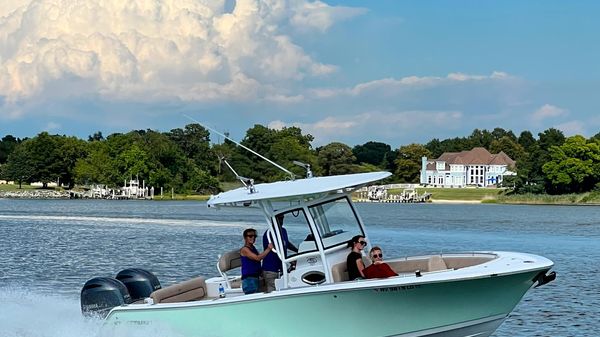 Sportsman Heritage 251 Center Console