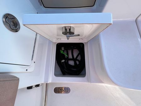Sportsman Heritage 251 Center Console image